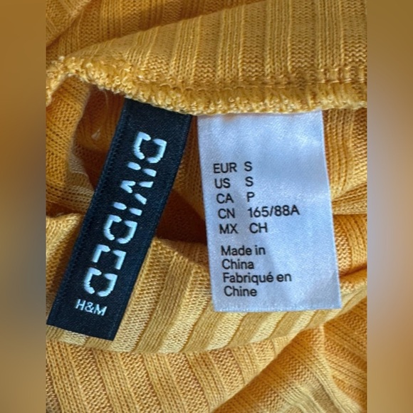 H&M Divided Mustard Yellow Ribbed Turtleneck Top - Size Small - Picture 4 of 5